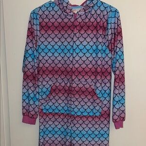 Adorable zip up PJs mermaid print with hood size XL very good condition